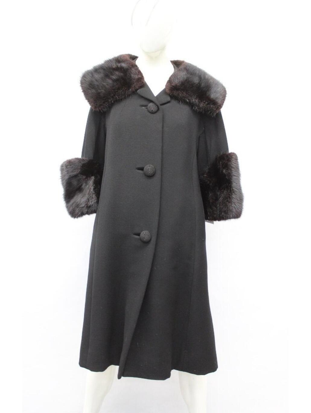 Excellent Black Wool & Muskrat Fur Coat Jacket Women Woman Size 4-6 Small